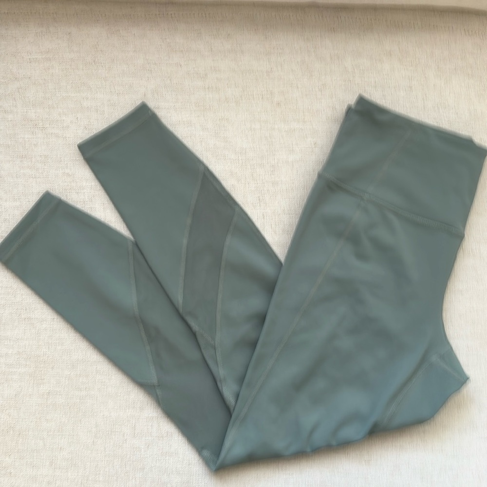 Athleta Beautiful Green Mesh Leggings. Size Small. New without tags.